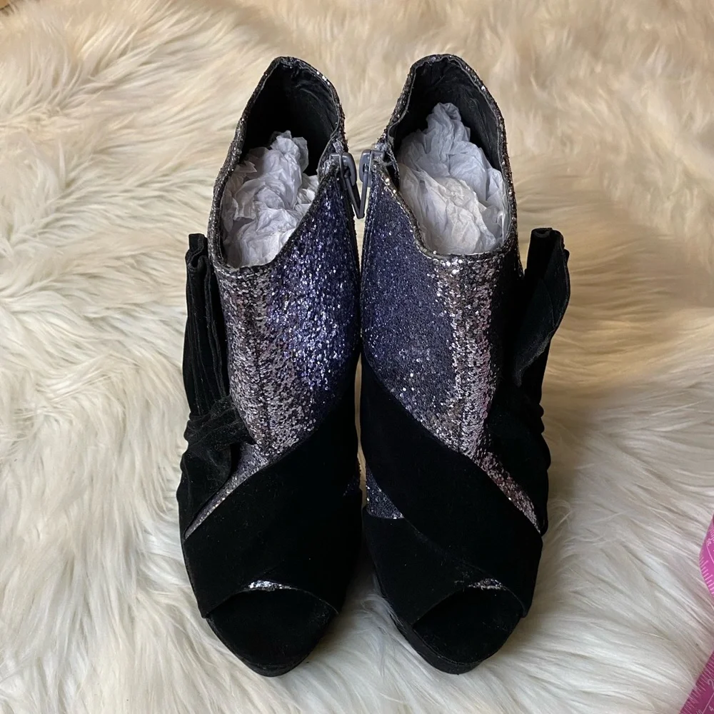 Charlotte Russe size 6 black & silver new year’s heels